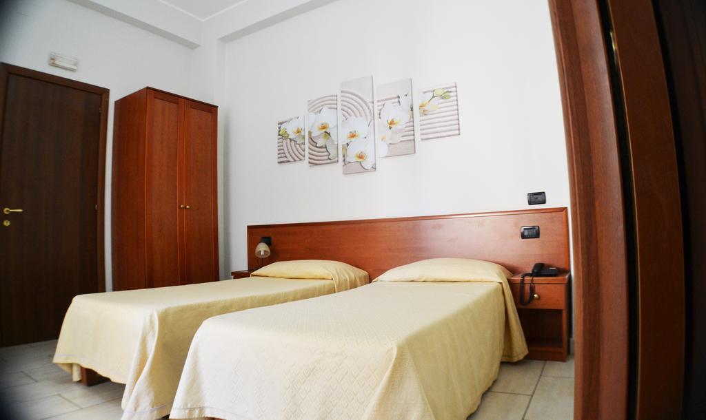 B&B Centrale Affittacamere Reggio di Calabria Rum bild