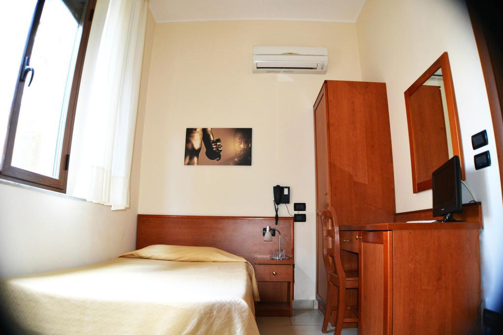 B&B Centrale Affittacamere Reggio di Calabria Rum bild